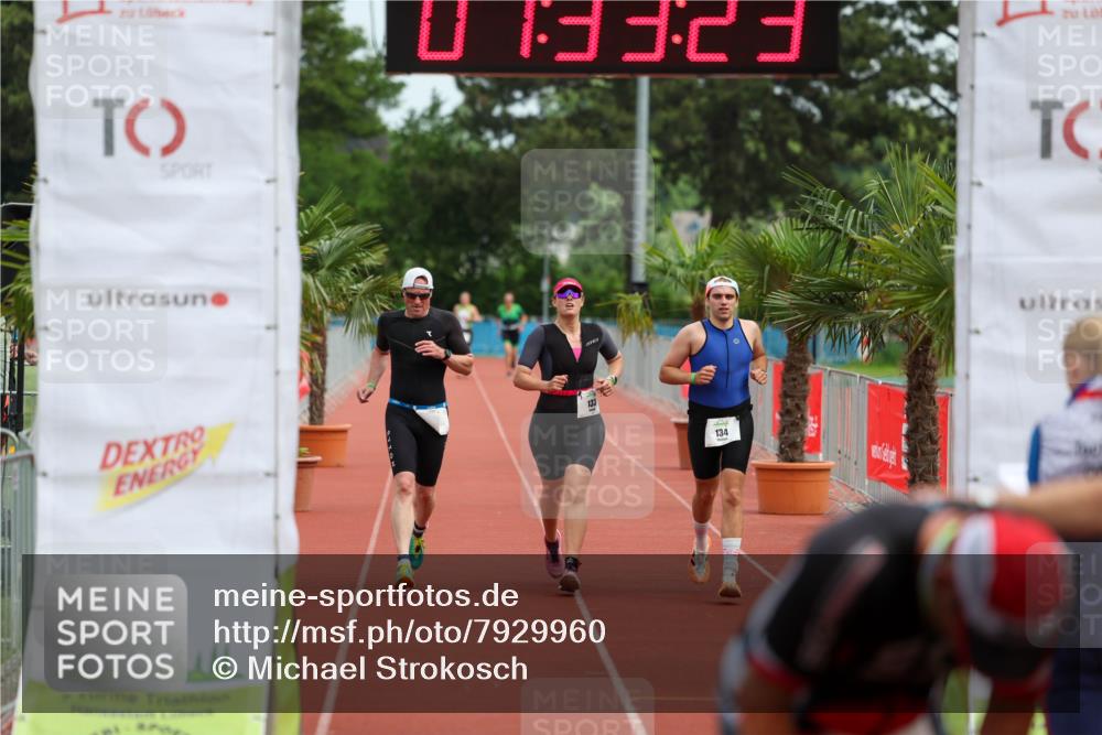 15.06.2025 - 7 Türme Triathlon Michael Strokosch http://msf.ph/oto/7929960 15.06.2025 10:33:24 Ziel 133, 134, 135 meine-sportfotos.de