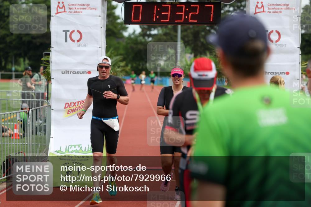 15.06.2025 - 7 Türme Triathlon Michael Strokosch http://msf.ph/oto/7929966 15.06.2025 10:33:28 Ziel 133, 134, 135 meine-sportfotos.de