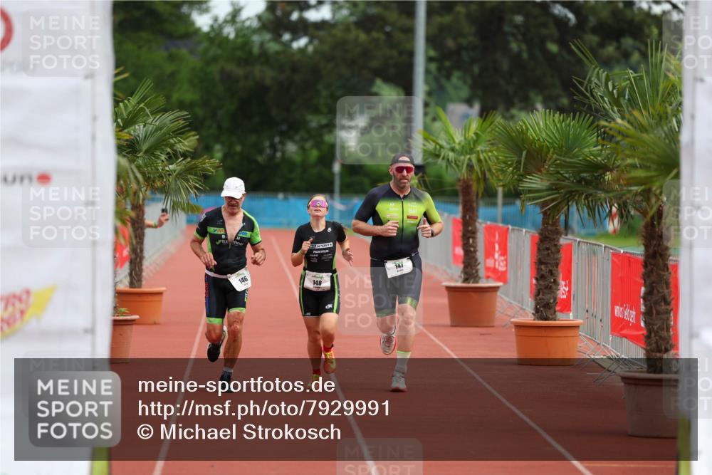 15.06.2025 - 7 Türme Triathlon Michael Strokosch http://msf.ph/oto/7929991 15.06.2025 10:34:51 Ziel 146, 147, 148 meine-sportfotos.de