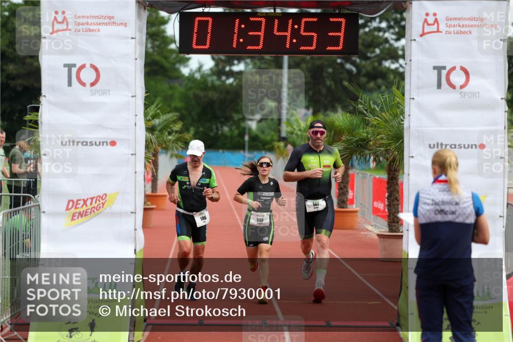 15.06.2025 - 7 Türme Triathlon Michael Strokosch http://msf.ph/oto/7930001 15.06.2025 10:34:53 Ziel 146, 147, 148 meine-sportfotos.de