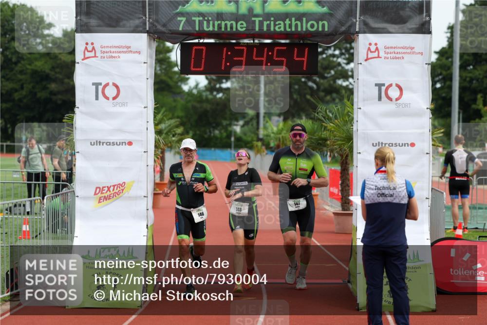 15.06.2025 - 7 Türme Triathlon Michael Strokosch http://msf.ph/oto/7930004 15.06.2025 10:34:54 Ziel 146, 147, 148 meine-sportfotos.de