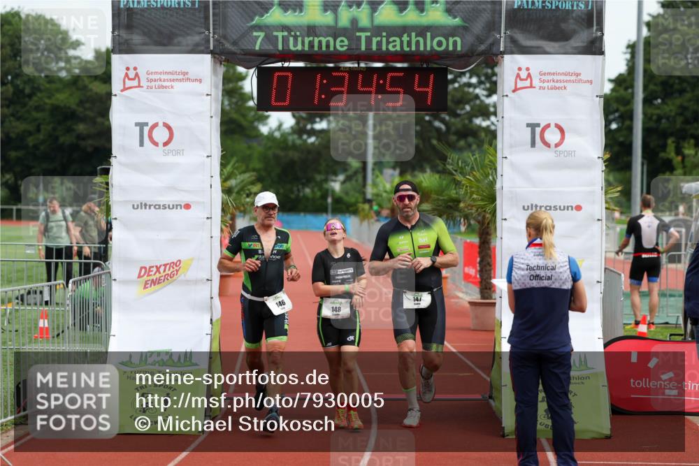 15.06.2025 - 7 Türme Triathlon Michael Strokosch http://msf.ph/oto/7930005 15.06.2025 10:34:55 Ziel 146, 147, 148 meine-sportfotos.de