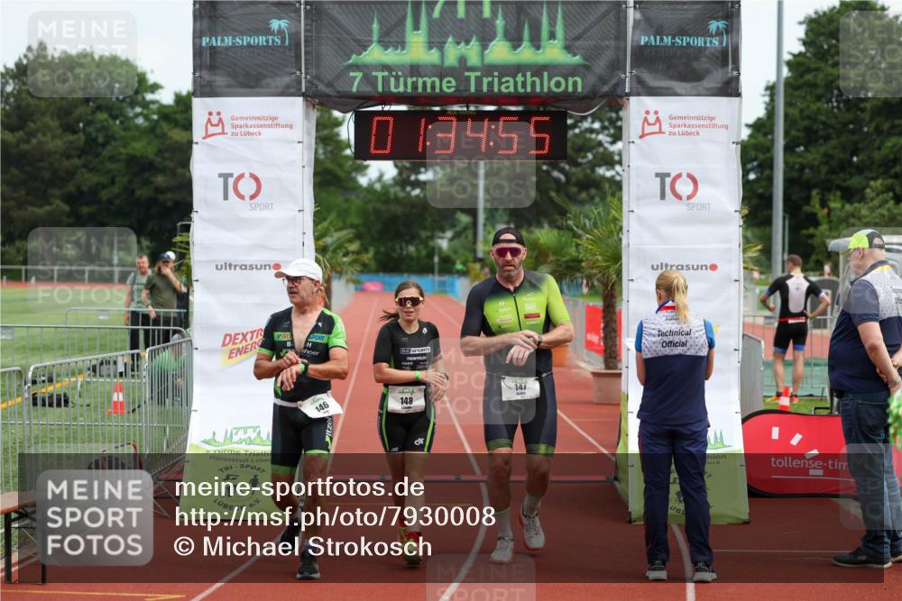 15.06.2025 - 7 Türme Triathlon Michael Strokosch http://msf.ph/oto/7930008 15.06.2025 10:34:56 Ziel 146, 147, 148 meine-sportfotos.de