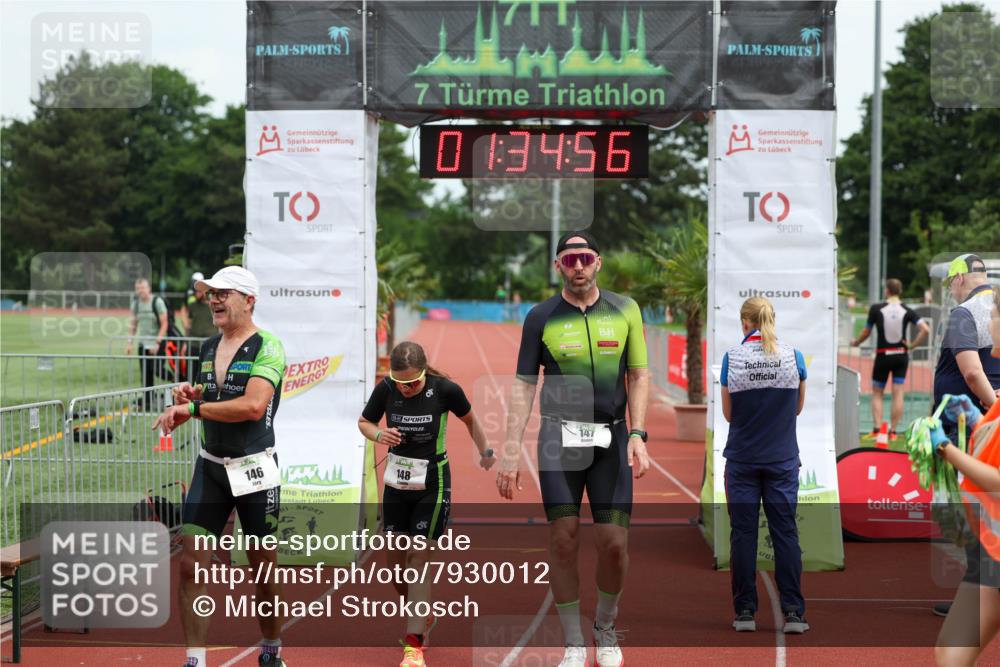 15.06.2025 - 7 Türme Triathlon Michael Strokosch http://msf.ph/oto/7930012 15.06.2025 10:34:56 Ziel 146, 147, 148 meine-sportfotos.de