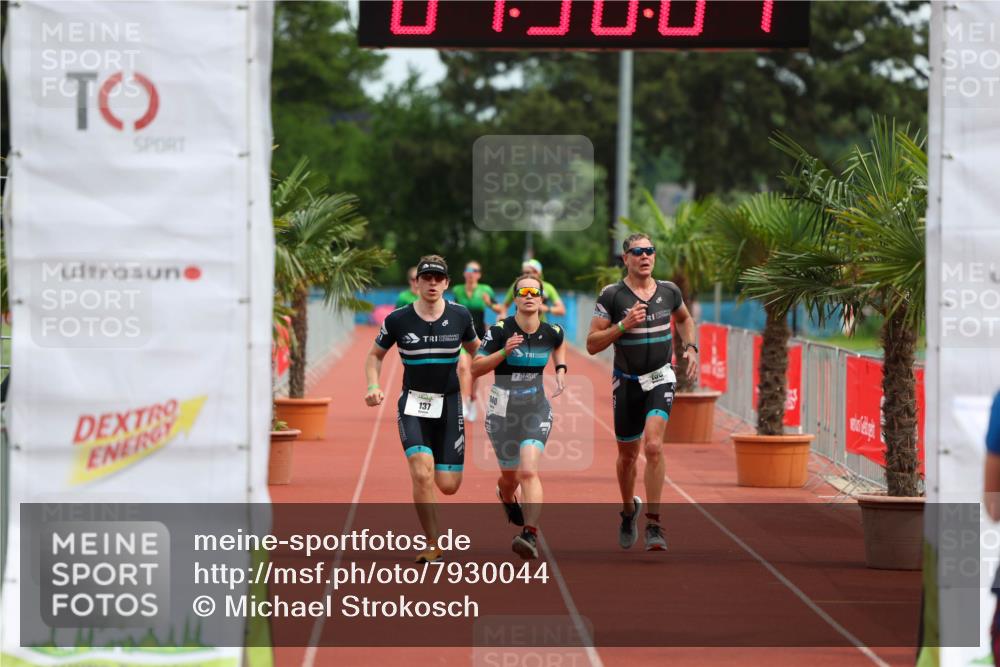 15.06.2025 - 7 Türme Triathlon Michael Strokosch http://msf.ph/oto/7930044 15.06.2025 10:36:05 Ziel 137, 138, 140 meine-sportfotos.de