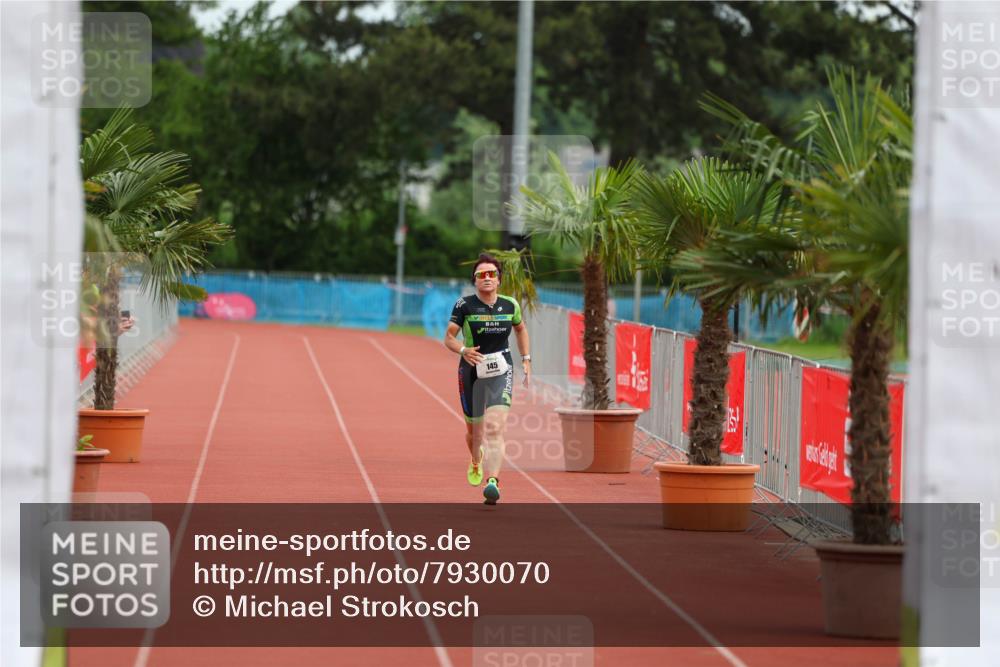 15.06.2025 - 7 Türme Triathlon Michael Strokosch http://msf.ph/oto/7930070 15.06.2025 10:37:27 Ziel  meine-sportfotos.de