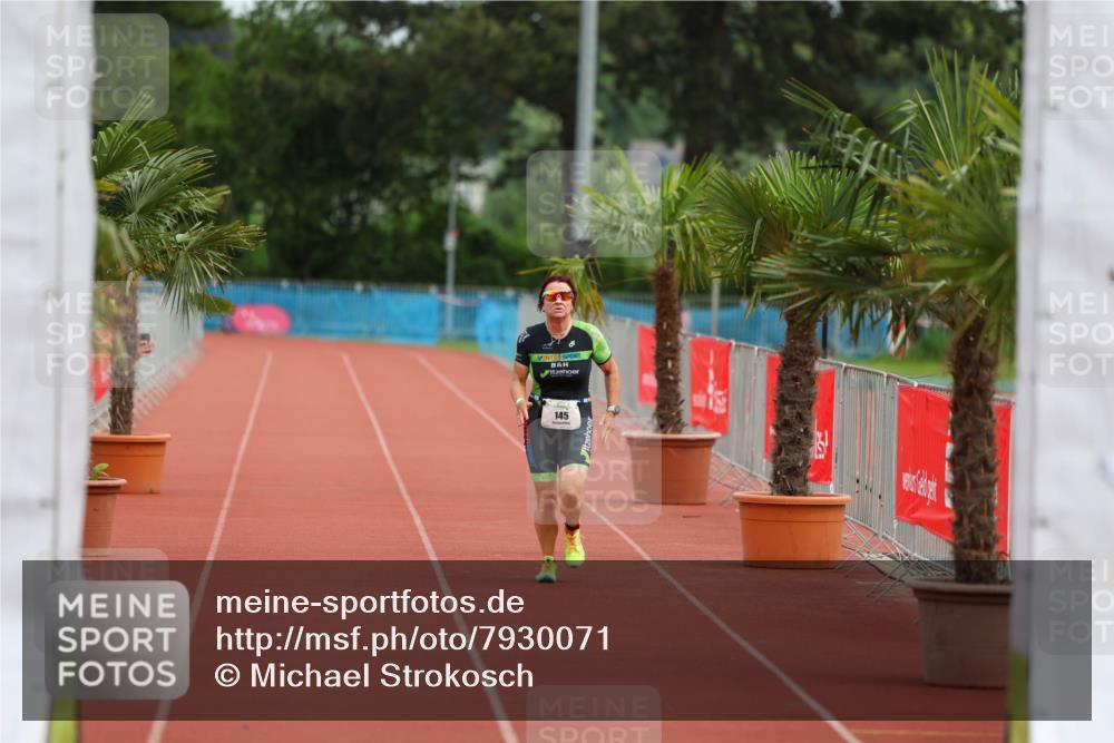 15.06.2025 - 7 Türme Triathlon Michael Strokosch http://msf.ph/oto/7930071 15.06.2025 10:37:29 Ziel 145 meine-sportfotos.de