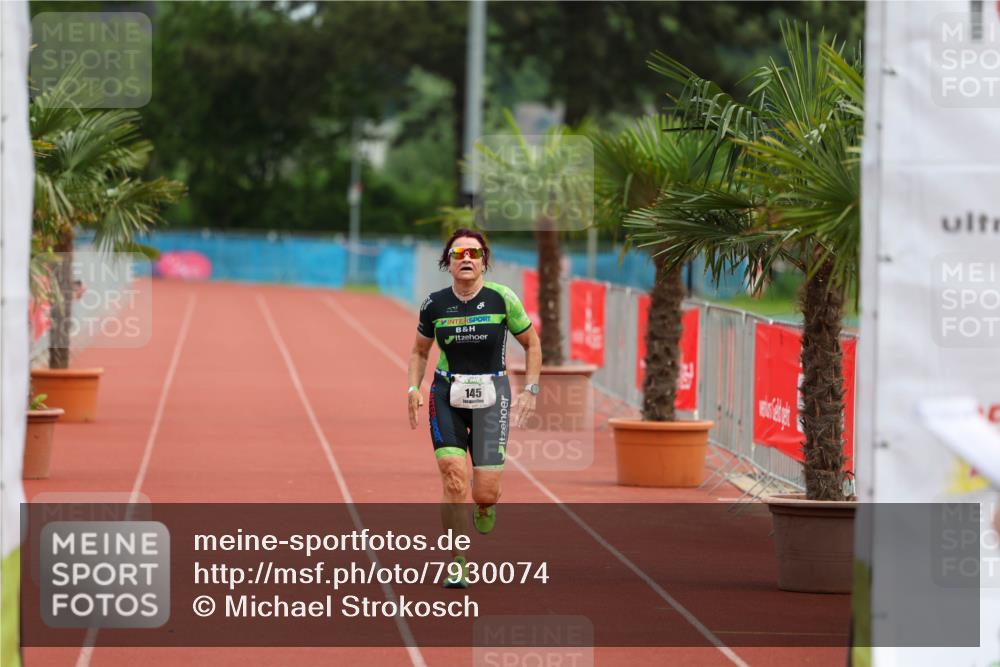 15.06.2025 - 7 Türme Triathlon Michael Strokosch http://msf.ph/oto/7930074 15.06.2025 10:37:30 Ziel 145 meine-sportfotos.de