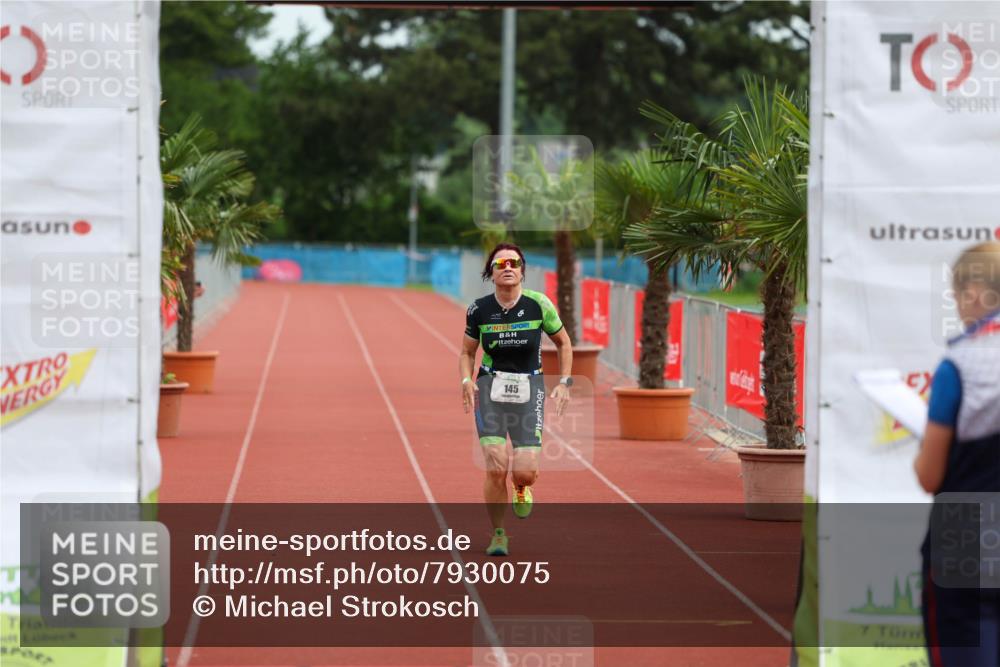 15.06.2025 - 7 Türme Triathlon Michael Strokosch http://msf.ph/oto/7930075 15.06.2025 10:37:31 Ziel 145 meine-sportfotos.de