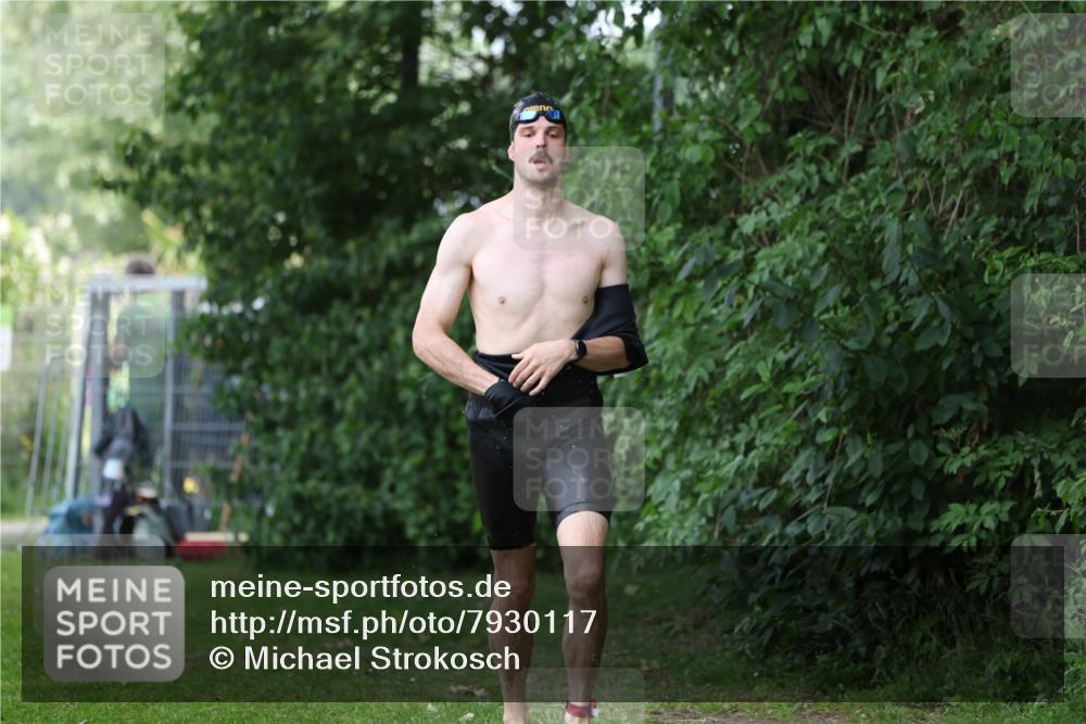 15.06.2025 - 7 Türme Triathlon Michael Strokosch http://msf.ph/oto/7930117 15.06.2025 12:22:43 Schwimmen 440, 461, 495, 579, 598, 647 meine-sportfotos.de