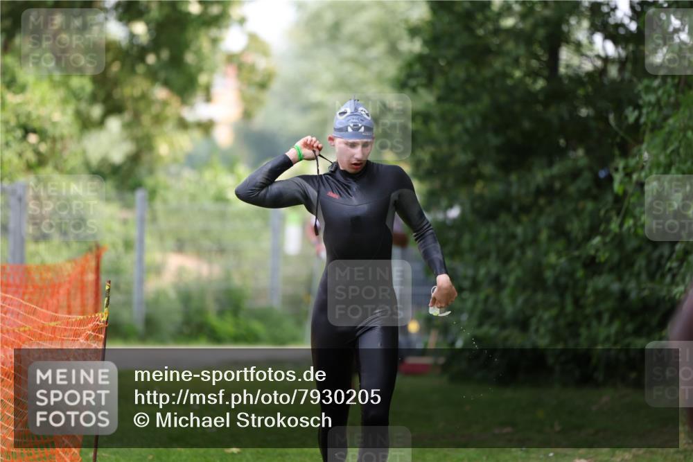 15.06.2025 - 7 Türme Triathlon Michael Strokosch http://msf.ph/oto/7930205 15.06.2025 12:23:11 Schwimmen 353, 376, 422, 436, 474, 495, 506, 546, 606, 681 meine-sportfotos.de
