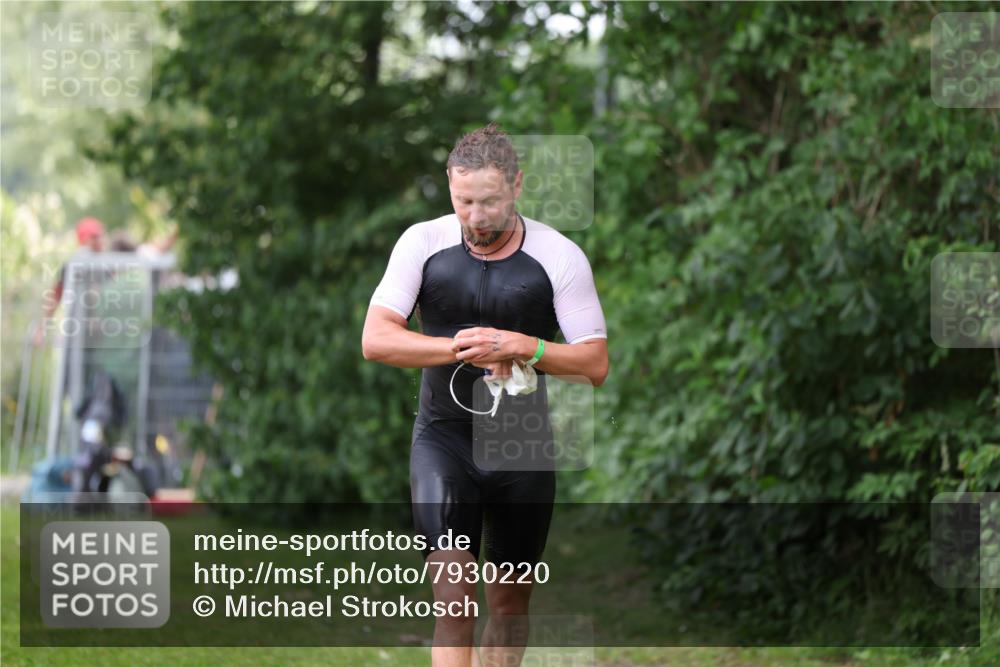 15.06.2025 - 7 Türme Triathlon Michael Strokosch http://msf.ph/oto/7930220 15.06.2025 12:23:15 Schwimmen 353, 376, 388, 422, 436, 474, 546, 558, 606, 681 meine-sportfotos.de