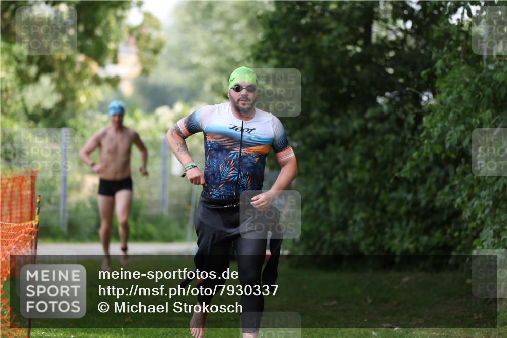 15.06.2025 - 7 Türme Triathlon Michael Strokosch http://msf.ph/oto/7930337 15.06.2025 12:24:12 Schwimmen 355, 449, 527, 643 meine-sportfotos.de