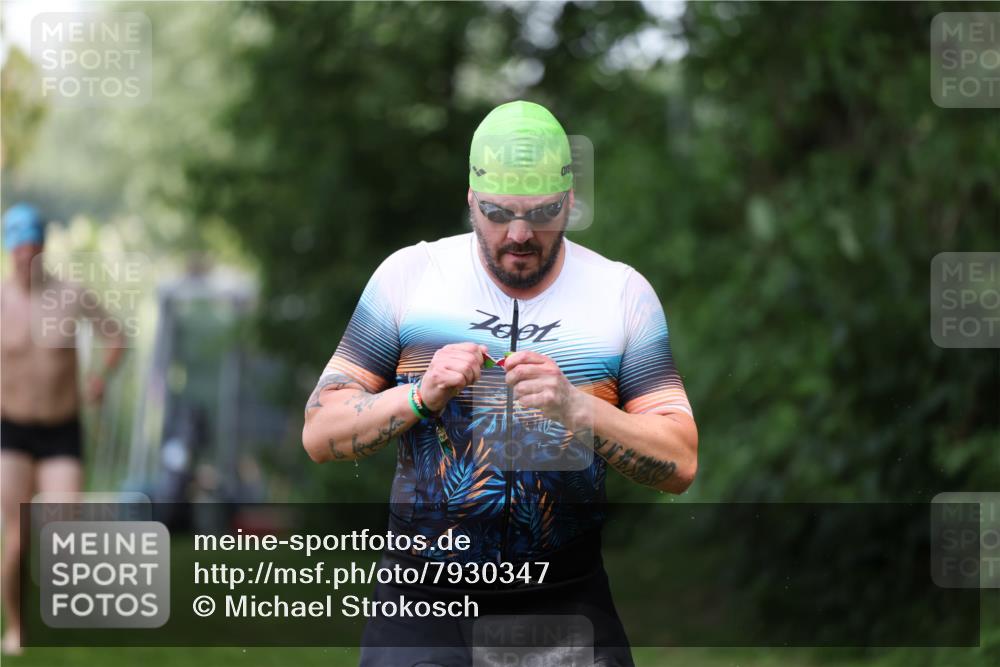15.06.2025 - 7 Türme Triathlon Michael Strokosch http://msf.ph/oto/7930347 15.06.2025 12:24:14 Schwimmen 355, 449, 527, 643 meine-sportfotos.de