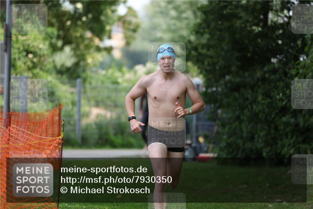 15.06.2025 - 7 Türme Triathlon Michael Strokosch http://msf.ph/oto/7930350 15.06.2025 12:24:15 Schwimmen 355, 449, 527, 643 meine-sportfotos.de