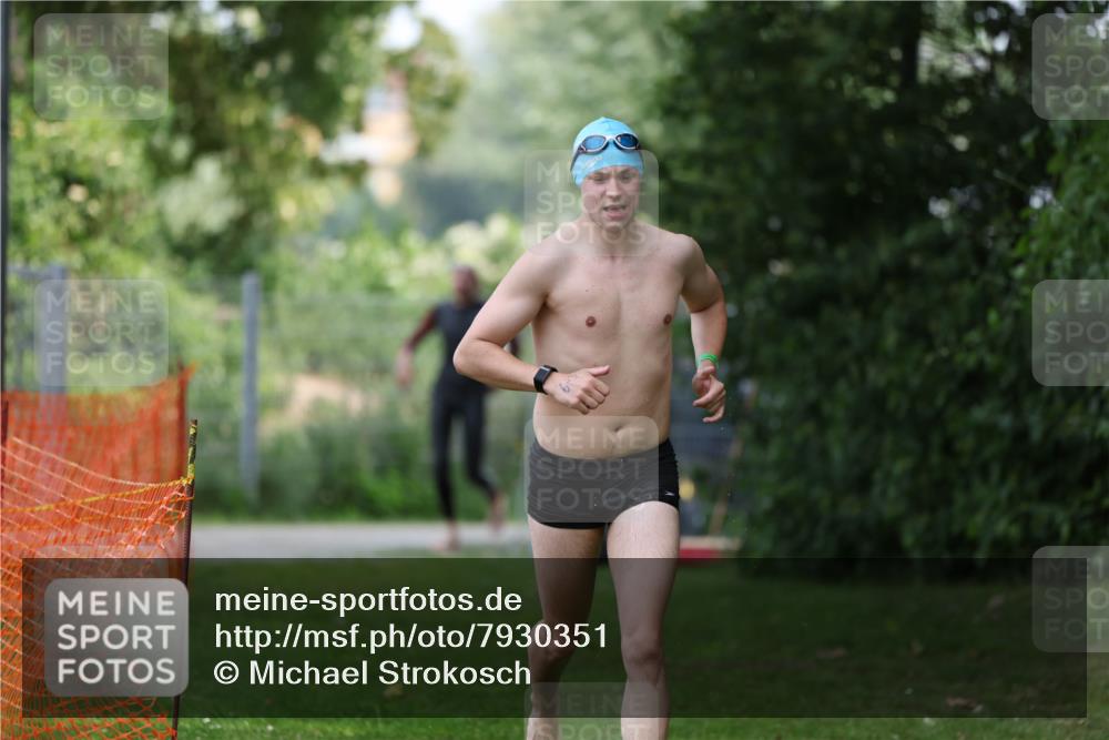 15.06.2025 - 7 Türme Triathlon Michael Strokosch http://msf.ph/oto/7930351 15.06.2025 12:24:16 Schwimmen 355, 449, 527, 643 meine-sportfotos.de