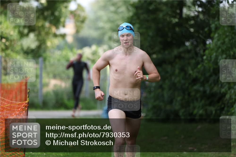 15.06.2025 - 7 Türme Triathlon Michael Strokosch http://msf.ph/oto/7930353 15.06.2025 12:24:16 Schwimmen 355, 449, 527, 643 meine-sportfotos.de