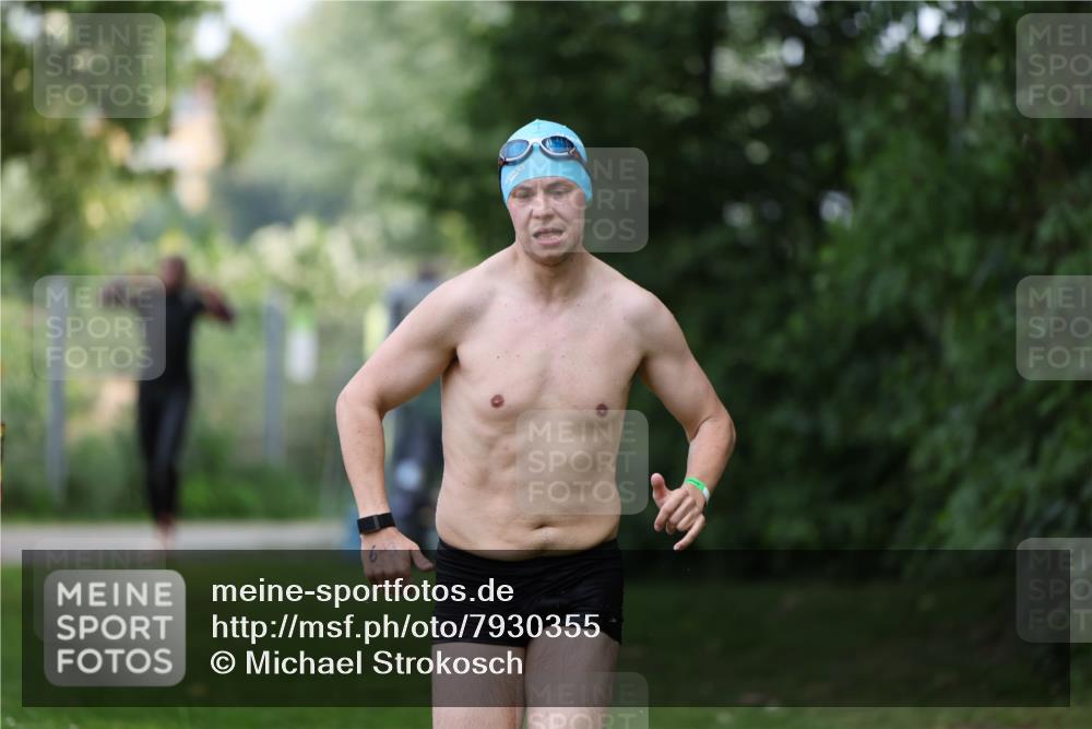 15.06.2025 - 7 Türme Triathlon Michael Strokosch http://msf.ph/oto/7930355 15.06.2025 12:24:16 Schwimmen 355, 449, 527, 643 meine-sportfotos.de