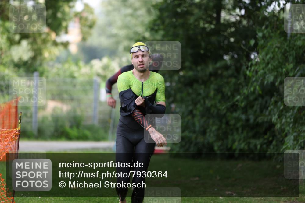 15.06.2025 - 7 Türme Triathlon Michael Strokosch http://msf.ph/oto/7930364 15.06.2025 12:24:23 Schwimmen 355, 361, 449, 527, 643 meine-sportfotos.de