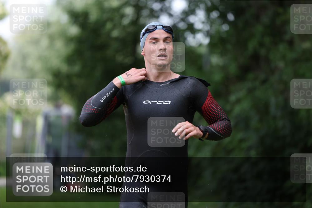 15.06.2025 - 7 Türme Triathlon Michael Strokosch http://msf.ph/oto/7930374 15.06.2025 12:24:26 Schwimmen 355, 361, 432, 449 meine-sportfotos.de