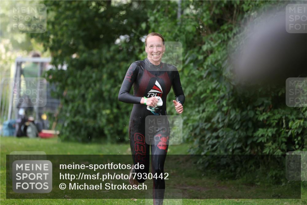 15.06.2025 - 7 Türme Triathlon Michael Strokosch http://msf.ph/oto/7930442 15.06.2025 12:25:32 Schwimmen 379, 441, 587 meine-sportfotos.de
