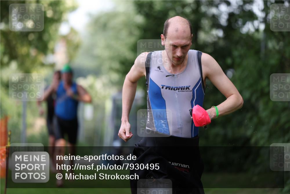 15.06.2025 - 7 Türme Triathlon Michael Strokosch http://msf.ph/oto/7930495 15.06.2025 12:26:10 Schwimmen 393, 469, 479, 600, 621 meine-sportfotos.de