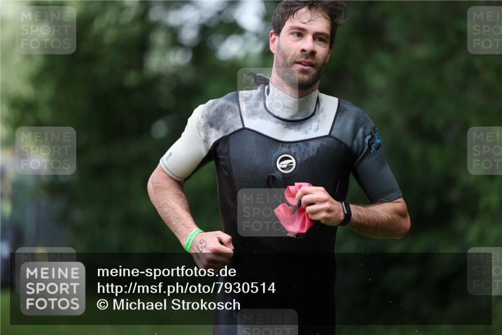 15.06.2025 - 7 Türme Triathlon Michael Strokosch http://msf.ph/oto/7930514 15.06.2025 12:26:16 Schwimmen 393, 398, 456, 469, 479, 516, 600 meine-sportfotos.de