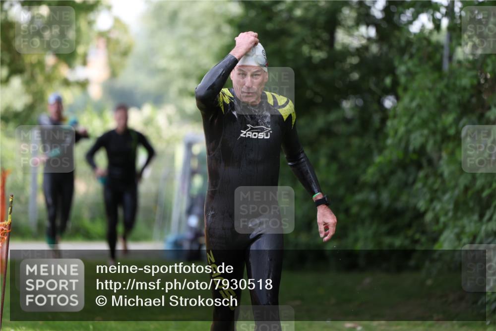 15.06.2025 - 7 Türme Triathlon Michael Strokosch http://msf.ph/oto/7930518 15.06.2025 12:26:22 Schwimmen 393, 398, 456, 469, 516, 600 meine-sportfotos.de