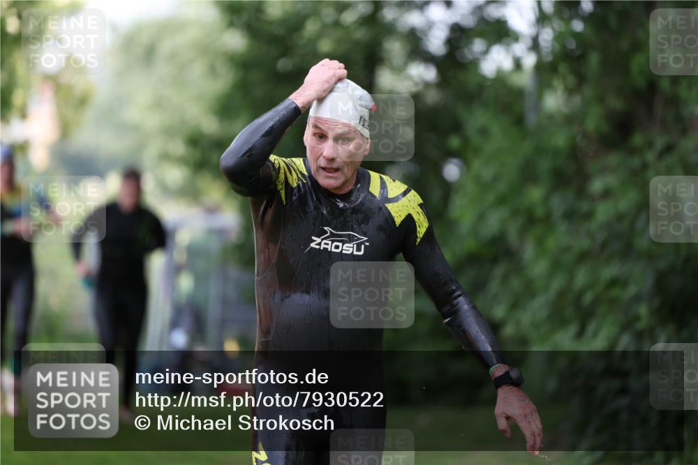 15.06.2025 - 7 Türme Triathlon Michael Strokosch http://msf.ph/oto/7930522 15.06.2025 12:26:23 Schwimmen 393, 398, 456, 469, 516, 600 meine-sportfotos.de