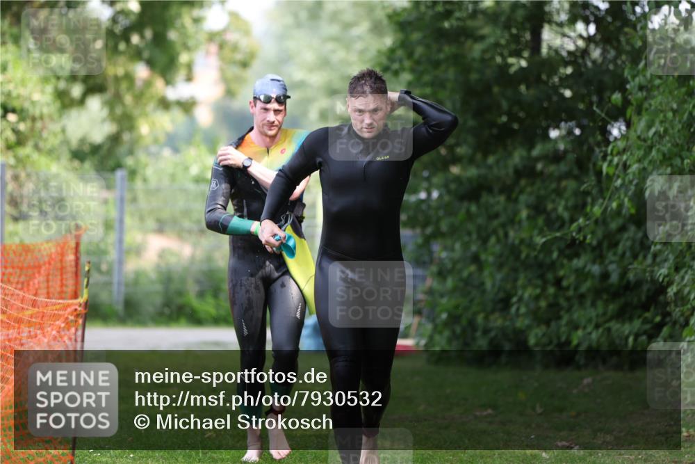 15.06.2025 - 7 Türme Triathlon Michael Strokosch http://msf.ph/oto/7930532 15.06.2025 12:26:27 Schwimmen 398, 456, 516, 600 meine-sportfotos.de