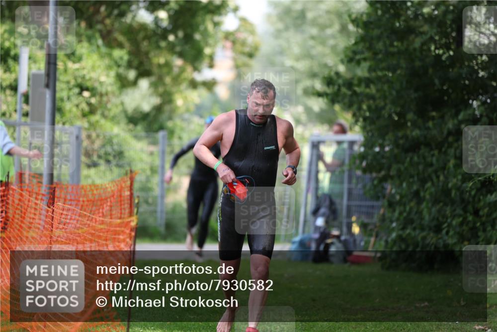 15.06.2025 - 7 Türme Triathlon Michael Strokosch http://msf.ph/oto/7930582 15.06.2025 12:26:59 Schwimmen 364, 524, 553, 563, 572 meine-sportfotos.de