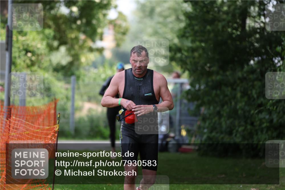 15.06.2025 - 7 Türme Triathlon Michael Strokosch http://msf.ph/oto/7930583 15.06.2025 12:27:00 Schwimmen 364, 524, 553, 563, 572 meine-sportfotos.de