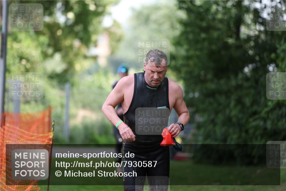 15.06.2025 - 7 Türme Triathlon Michael Strokosch http://msf.ph/oto/7930587 15.06.2025 12:27:01 Schwimmen 364, 524, 553, 563, 572 meine-sportfotos.de