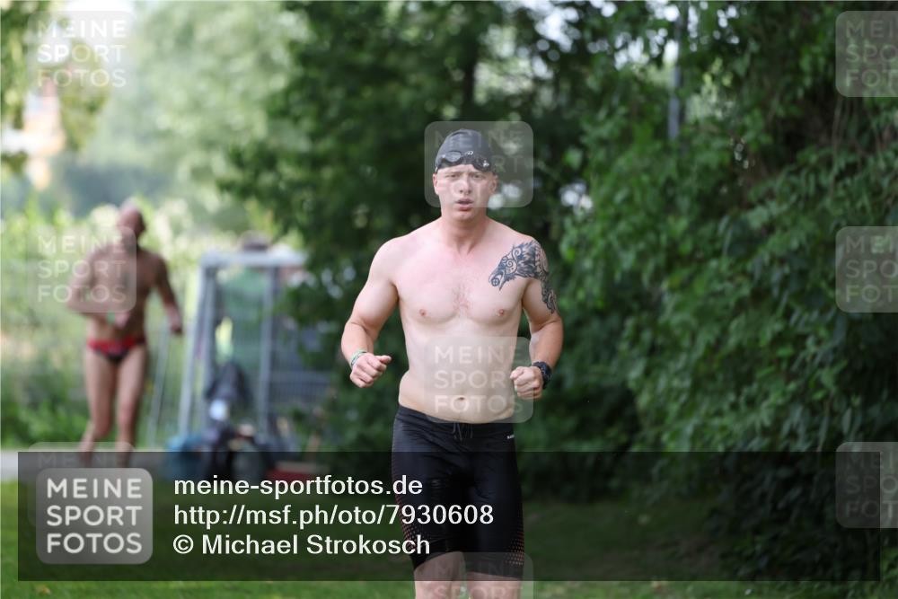 15.06.2025 - 7 Türme Triathlon Michael Strokosch http://msf.ph/oto/7930608 15.06.2025 12:27:10 Schwimmen 524, 553, 563, 572 meine-sportfotos.de