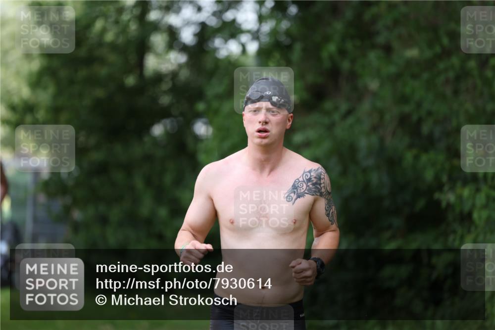 15.06.2025 - 7 Türme Triathlon Michael Strokosch http://msf.ph/oto/7930614 15.06.2025 12:27:12 Schwimmen 524, 553, 563, 572, 589 meine-sportfotos.de