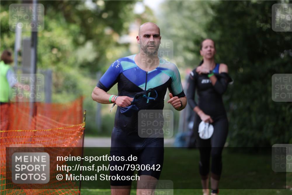 15.06.2025 - 7 Türme Triathlon Michael Strokosch http://msf.ph/oto/7930642 15.06.2025 12:27:31 Schwimmen 589, 617, 642 meine-sportfotos.de