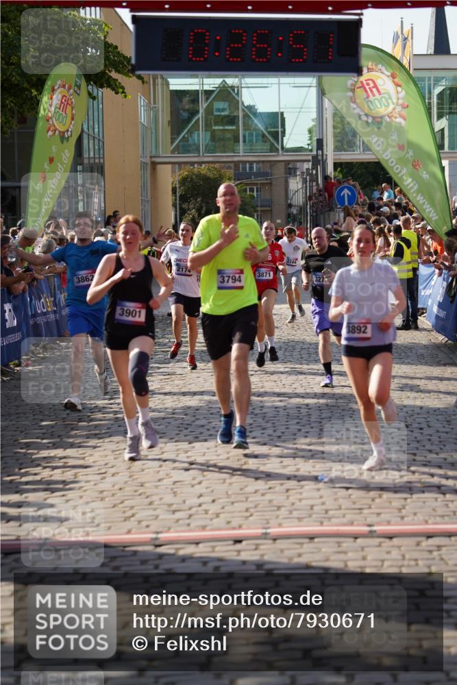 13.06.2025 - Holstenköstenlauf Felixshl http://msf.ph/oto/7930671 13.06.2025 17:56:52 Laufen 2174, 2244, 2472, 3272, 3744, 3794, 3820, 3862, 3871, 3892, 3901, 3923 meine-sportfotos.de