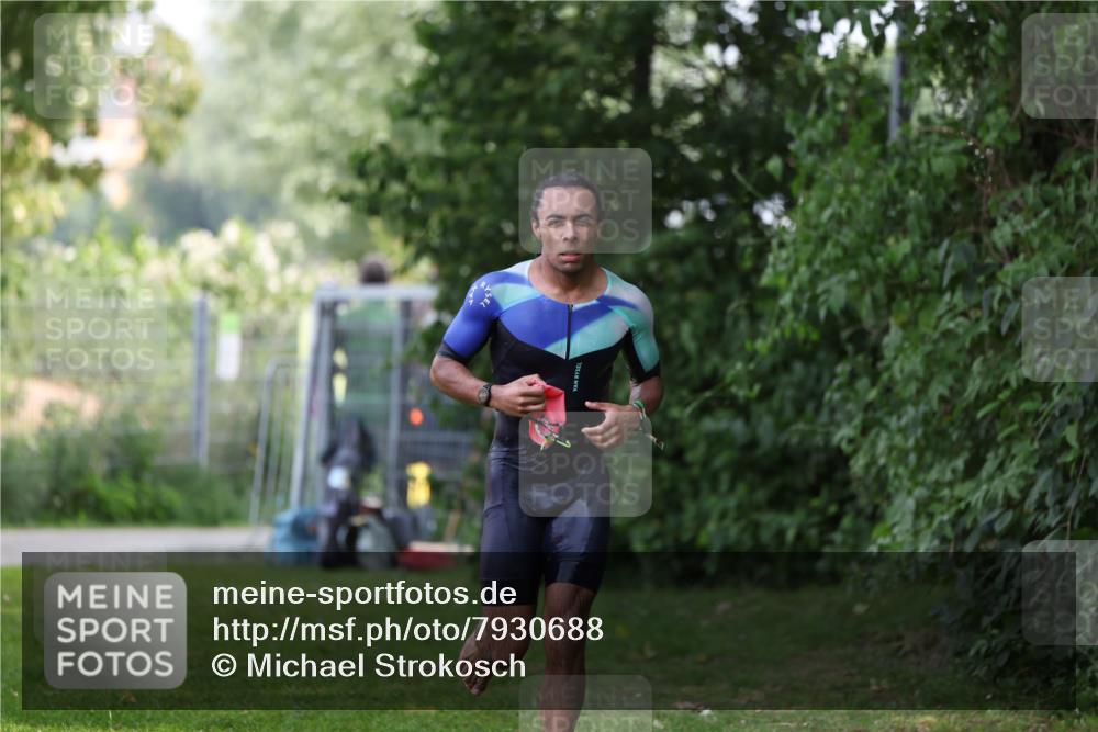 15.06.2025 - 7 Türme Triathlon Michael Strokosch http://msf.ph/oto/7930688 15.06.2025 12:27:54 Schwimmen 509, 525 meine-sportfotos.de