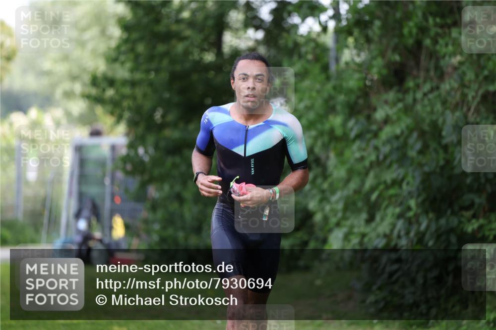 15.06.2025 - 7 Türme Triathlon Michael Strokosch http://msf.ph/oto/7930694 15.06.2025 12:27:55 Schwimmen 509, 525 meine-sportfotos.de