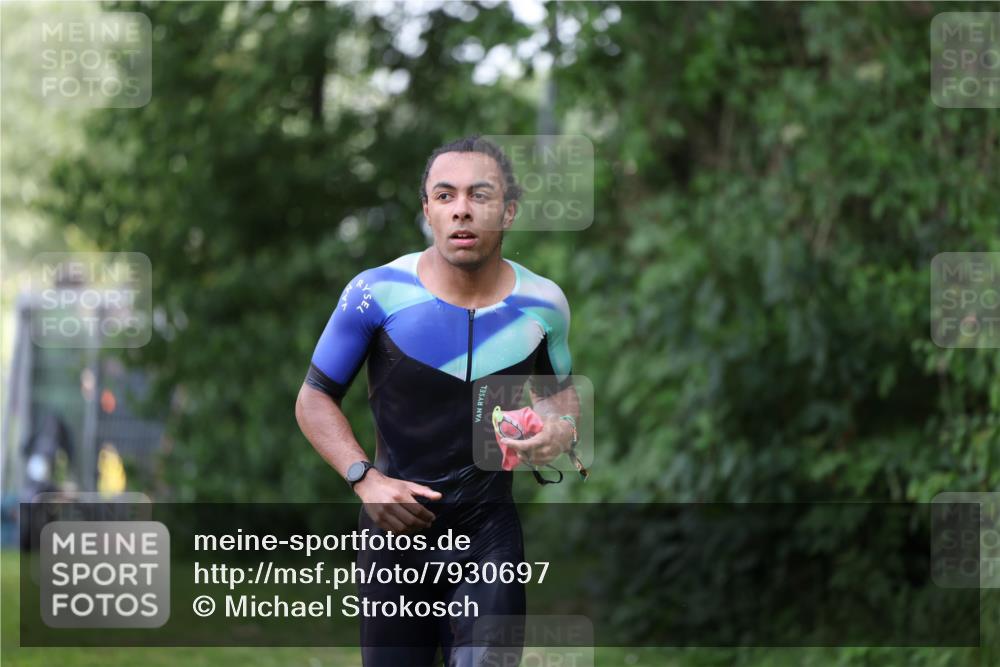 15.06.2025 - 7 Türme Triathlon Michael Strokosch http://msf.ph/oto/7930697 15.06.2025 12:27:55 Schwimmen 509, 525 meine-sportfotos.de