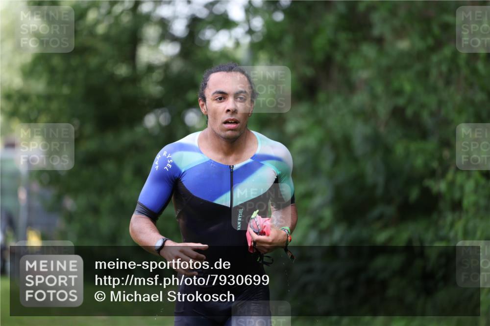 15.06.2025 - 7 Türme Triathlon Michael Strokosch http://msf.ph/oto/7930699 15.06.2025 12:27:56 Schwimmen 509, 525 meine-sportfotos.de