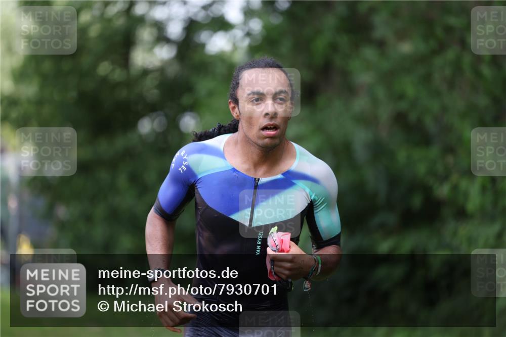 15.06.2025 - 7 Türme Triathlon Michael Strokosch http://msf.ph/oto/7930701 15.06.2025 12:27:56 Schwimmen 509, 525 meine-sportfotos.de