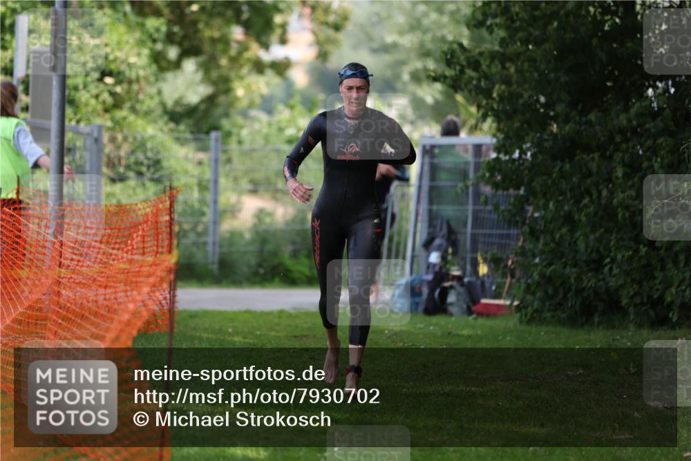 15.06.2025 - 7 Türme Triathlon Michael Strokosch http://msf.ph/oto/7930702 15.06.2025 12:28:28 Schwimmen 421, 564 meine-sportfotos.de