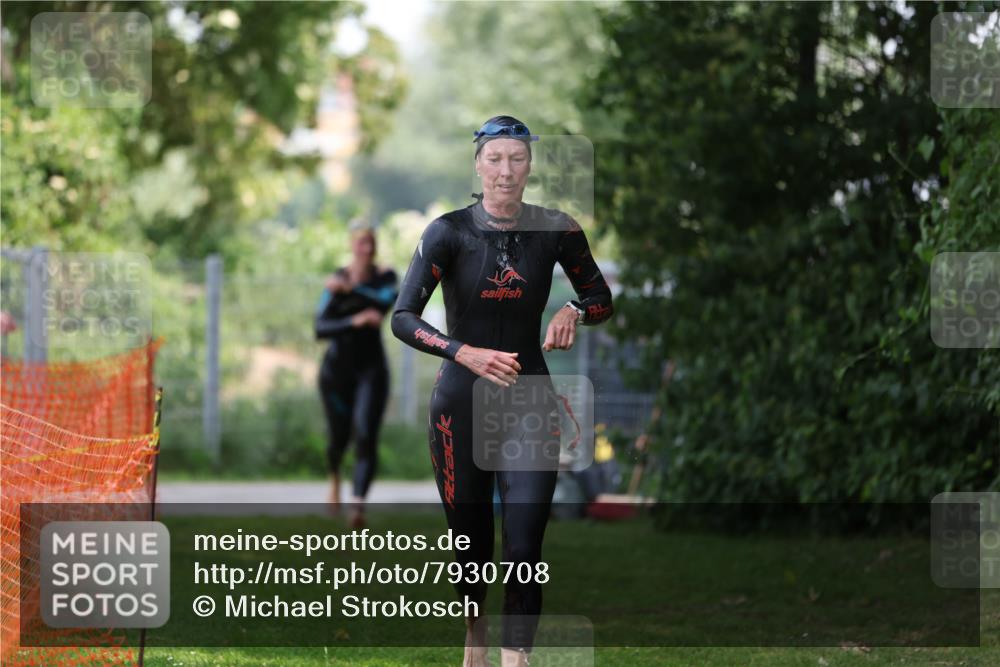 15.06.2025 - 7 Türme Triathlon Michael Strokosch http://msf.ph/oto/7930708 15.06.2025 12:28:29 Schwimmen 421, 564 meine-sportfotos.de