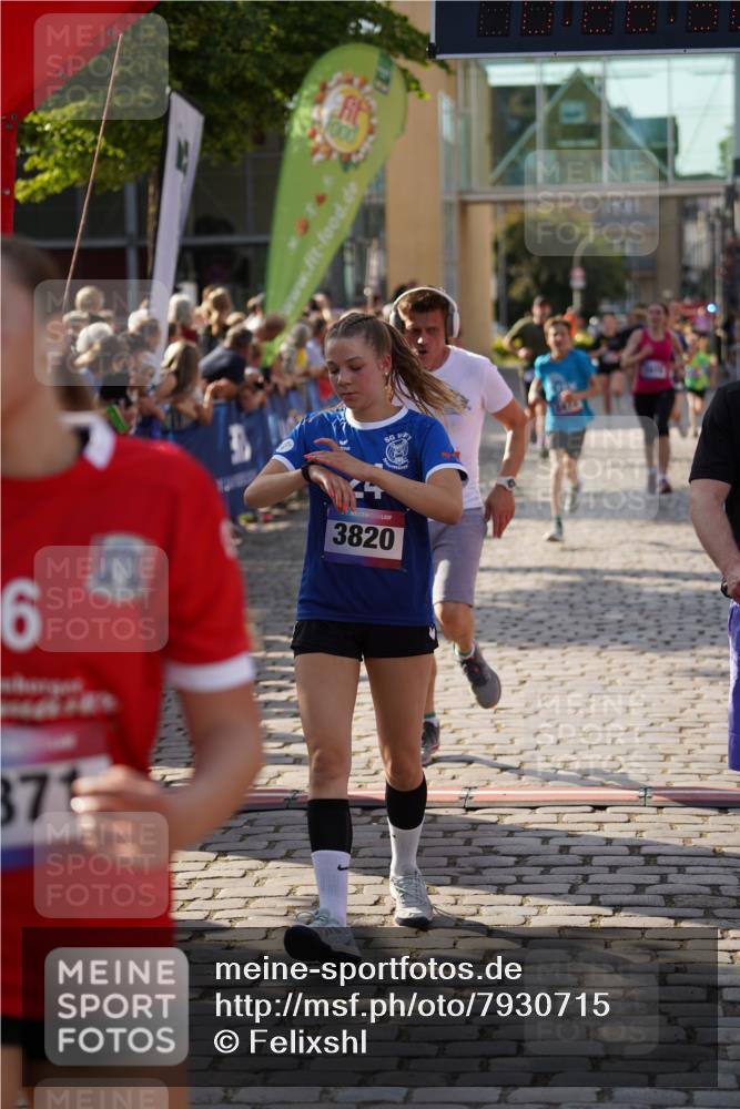 13.06.2025 - Holstenköstenlauf Felixshl http://msf.ph/oto/7930715 13.06.2025 17:56:57 Laufen 2174, 2244, 2472, 2487, 3272, 3629, 3794, 3820, 3862, 3871, 3892, 3901, 3970 meine-sportfotos.de