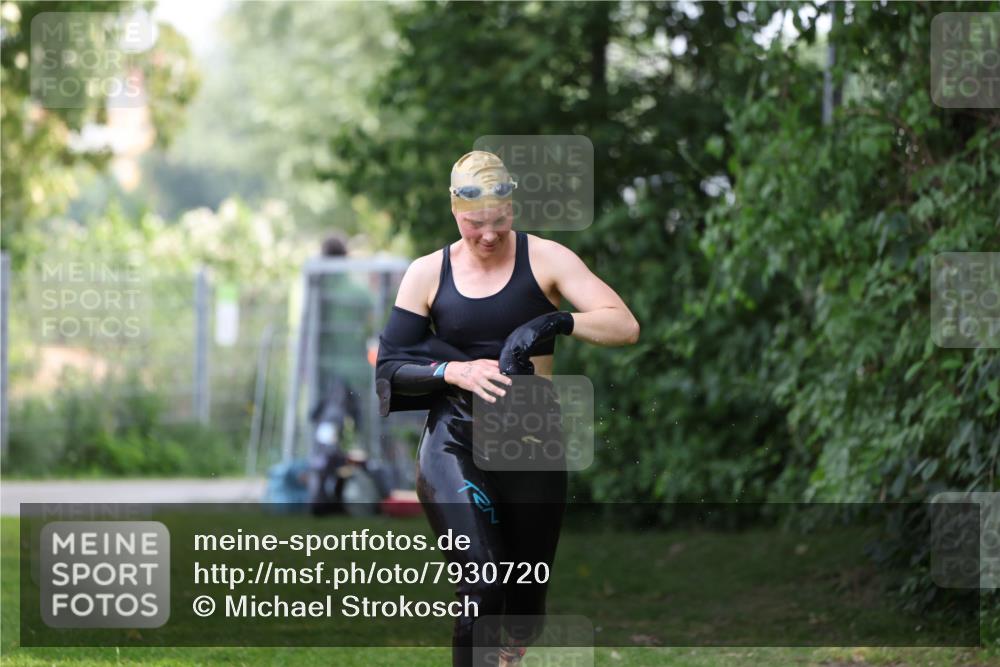 15.06.2025 - 7 Türme Triathlon Michael Strokosch http://msf.ph/oto/7930720 15.06.2025 12:28:34 Schwimmen 421, 564 meine-sportfotos.de