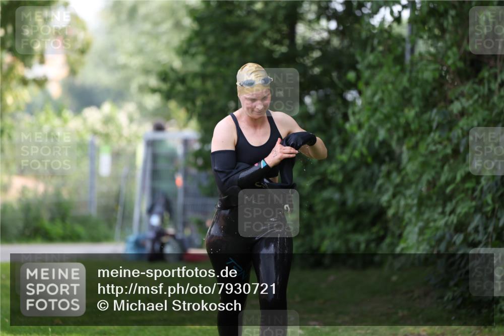 15.06.2025 - 7 Türme Triathlon Michael Strokosch http://msf.ph/oto/7930721 15.06.2025 12:28:34 Schwimmen 421, 564 meine-sportfotos.de