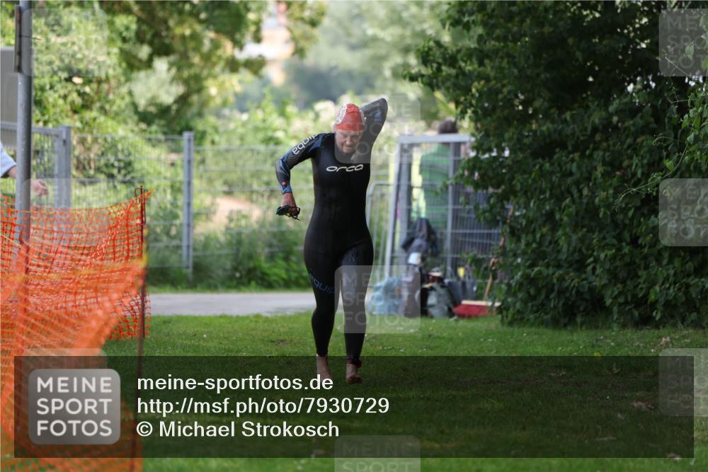15.06.2025 - 7 Türme Triathlon Michael Strokosch http://msf.ph/oto/7930729 15.06.2025 12:28:44 Schwimmen 421, 552, 574 meine-sportfotos.de