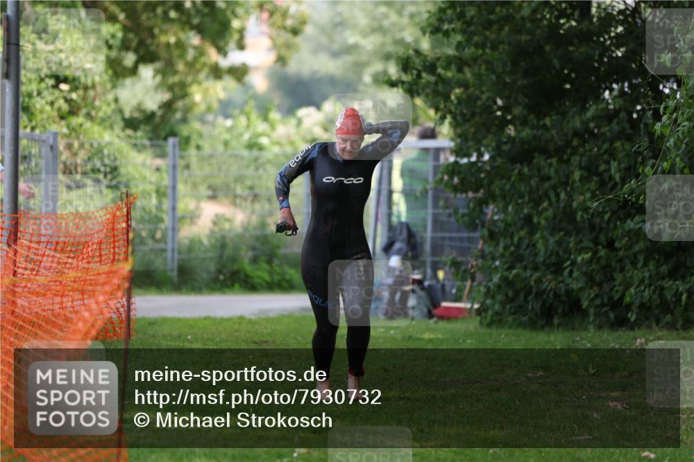 15.06.2025 - 7 Türme Triathlon Michael Strokosch http://msf.ph/oto/7930732 15.06.2025 12:28:44 Schwimmen 421, 552, 574 meine-sportfotos.de