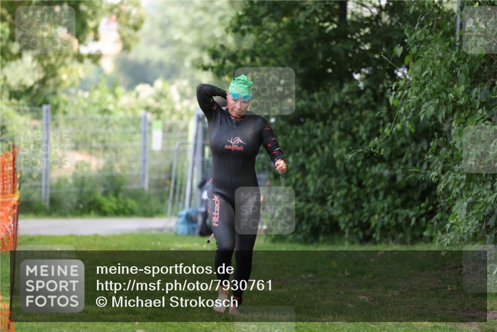 15.06.2025 - 7 Türme Triathlon Michael Strokosch http://msf.ph/oto/7930761 15.06.2025 12:29:01 Schwimmen 427, 552, 554, 574, 640 meine-sportfotos.de